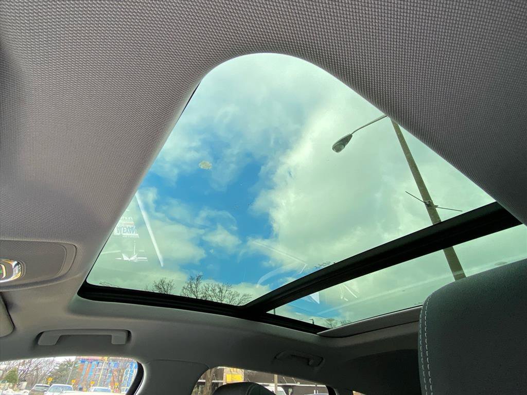 Used 2023 Audi e-tron Premium Plus w/ Premium Plus Package image 18