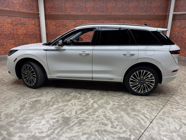 Used 2022 Lincoln Corsair Reserve w/ Sport Package image 2