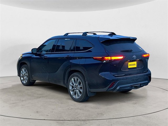 Used 2022 Toyota Highlander Limited image 3
