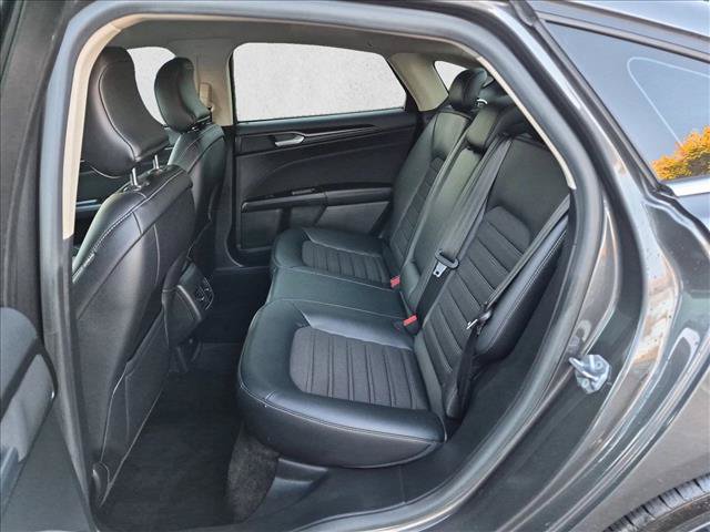Used 2018 Ford Fusion SE w/ Equipment Group 201A FWD image 17