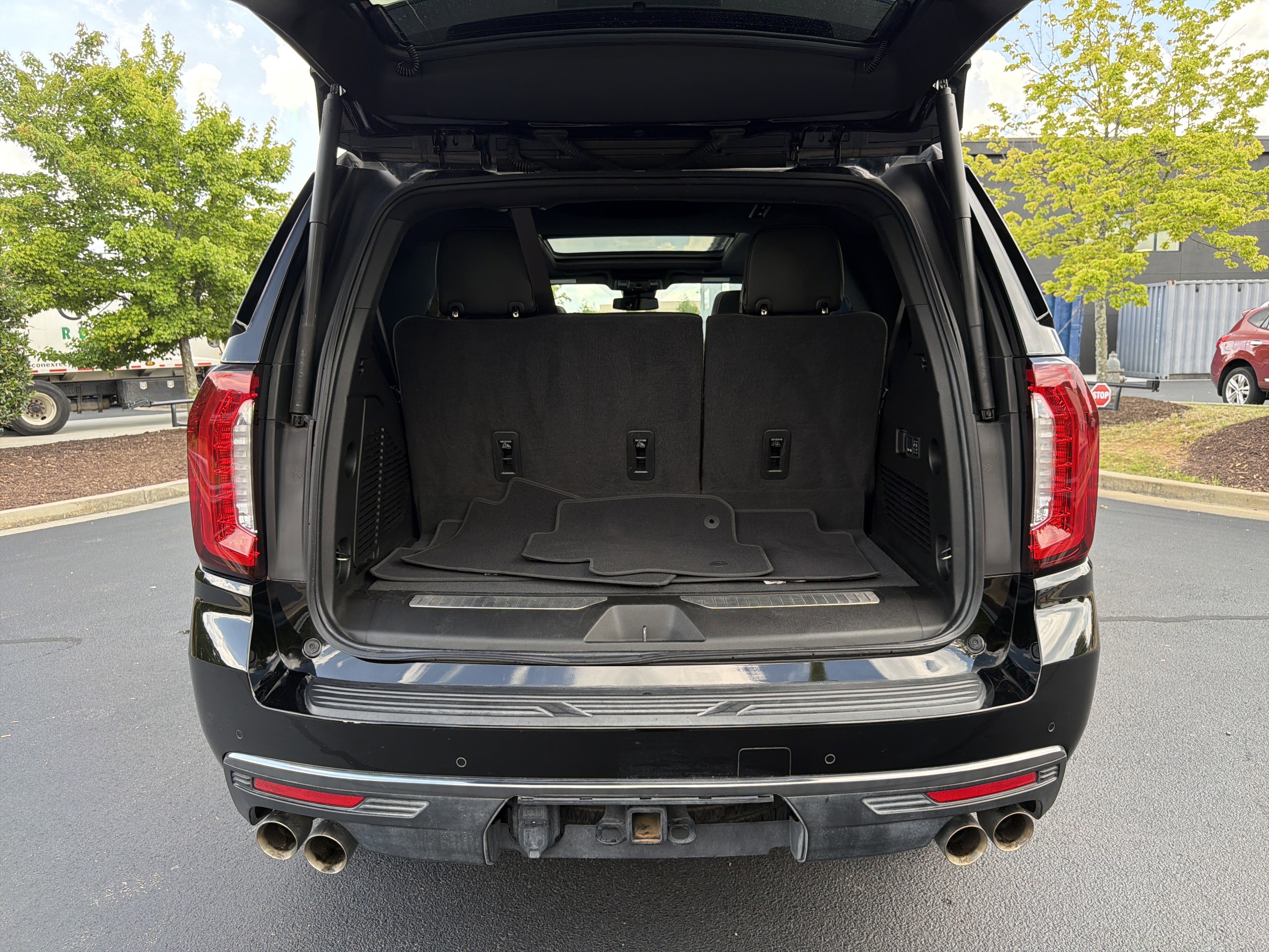 Used 2024 GMC Yukon AT4 w/ AT4 Premium Plus Package AWD/4WD image 50