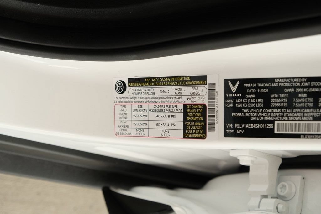 New 2025 VinFast VF 8 Eco AWD/4WD image 33