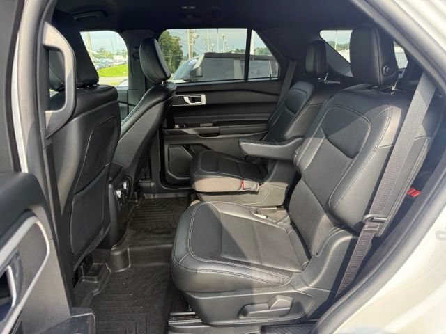 Used 2020 Ford Explorer XLT w/ Equipment Group 202A AWD/4WD image 17