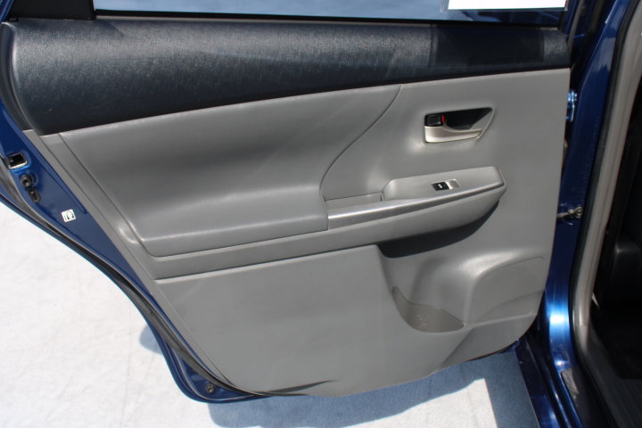 Used 2013 Toyota Prius V Five FWD image 12