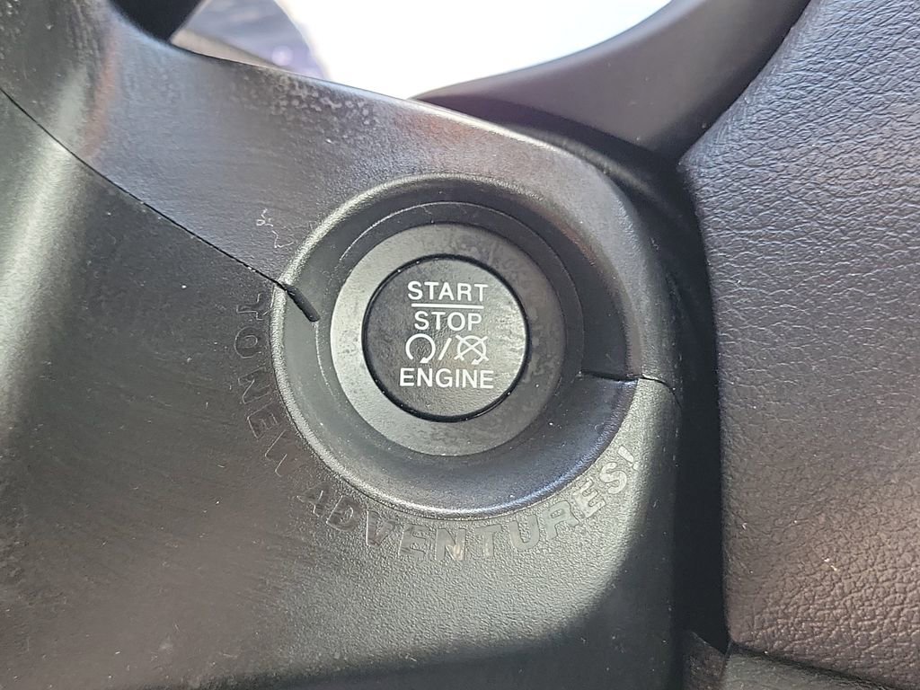 Used 2019 Jeep Renegade Latitude w/ Popular Equipment Group FWD image 24