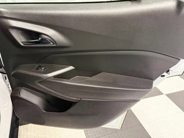 Used 2025 Chevrolet Trax LT FWD image 24
