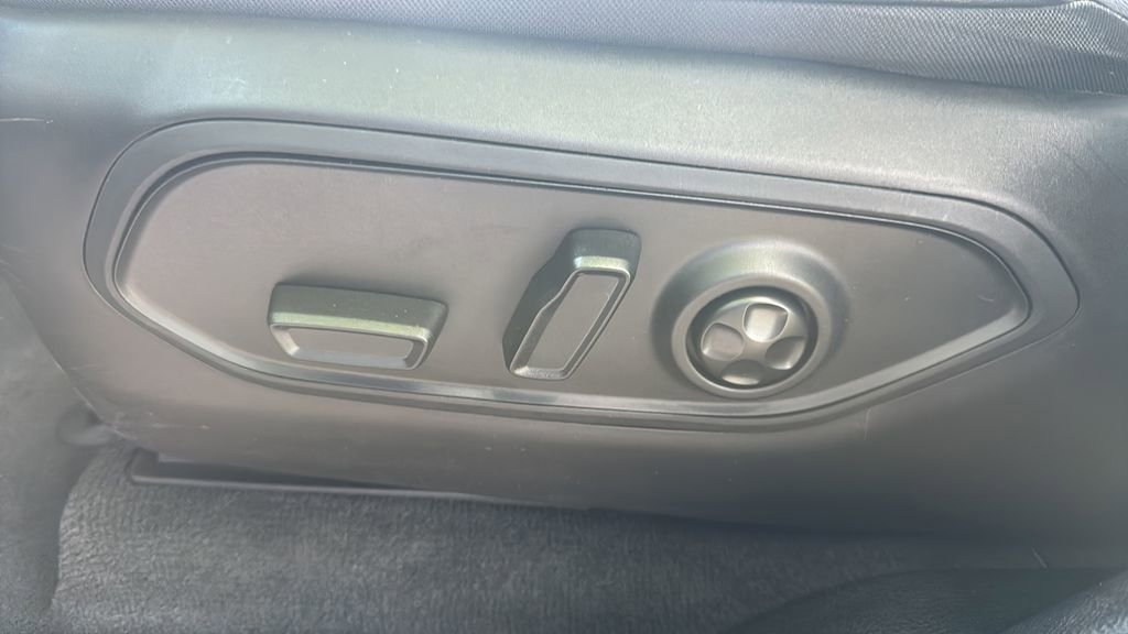 Used 2025 Jeep Grand Cherokee L Altitude image 18