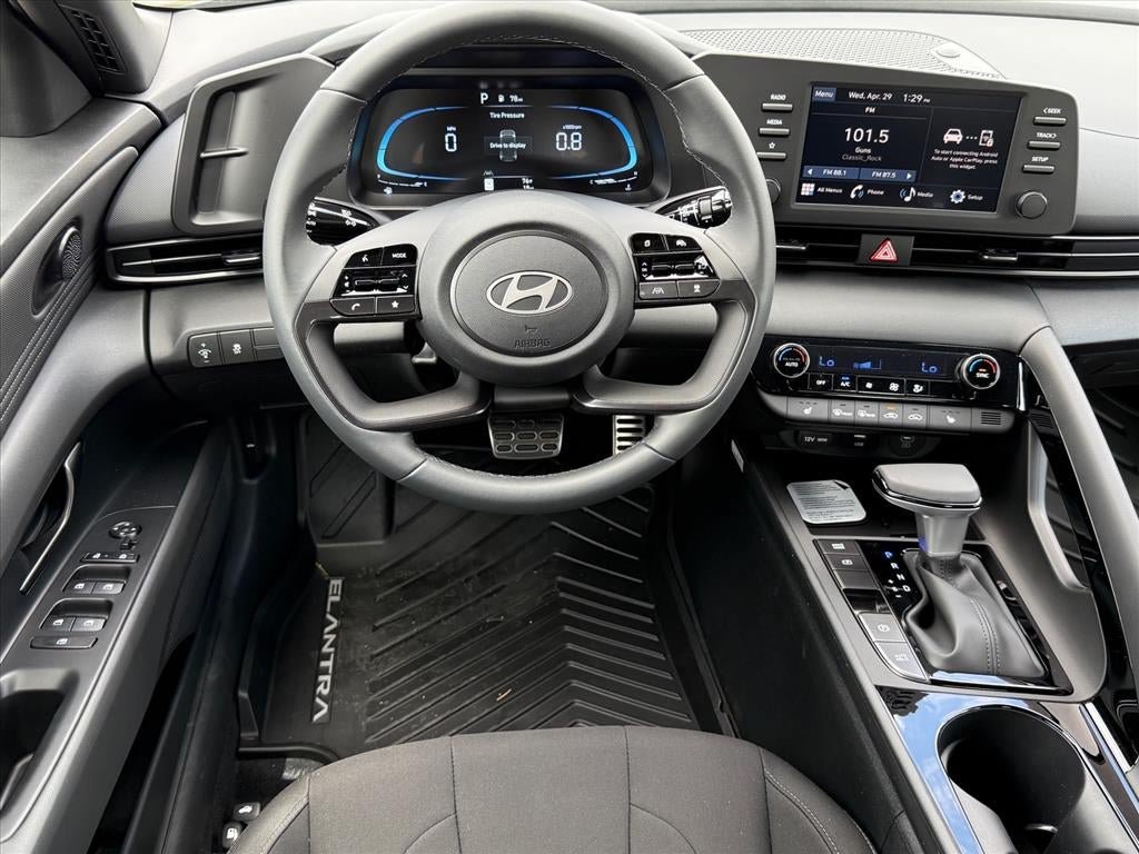 New 2026 Hyundai Elantra SEL Sport FWD image 15