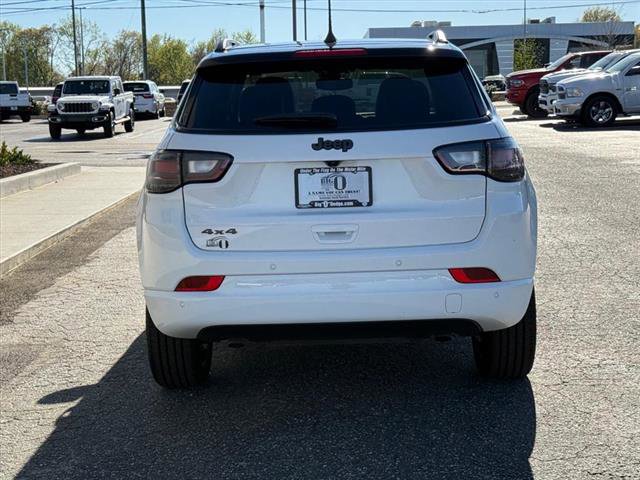 Used 2025 Jeep Compass Limited w/ High Altitude Package image 22