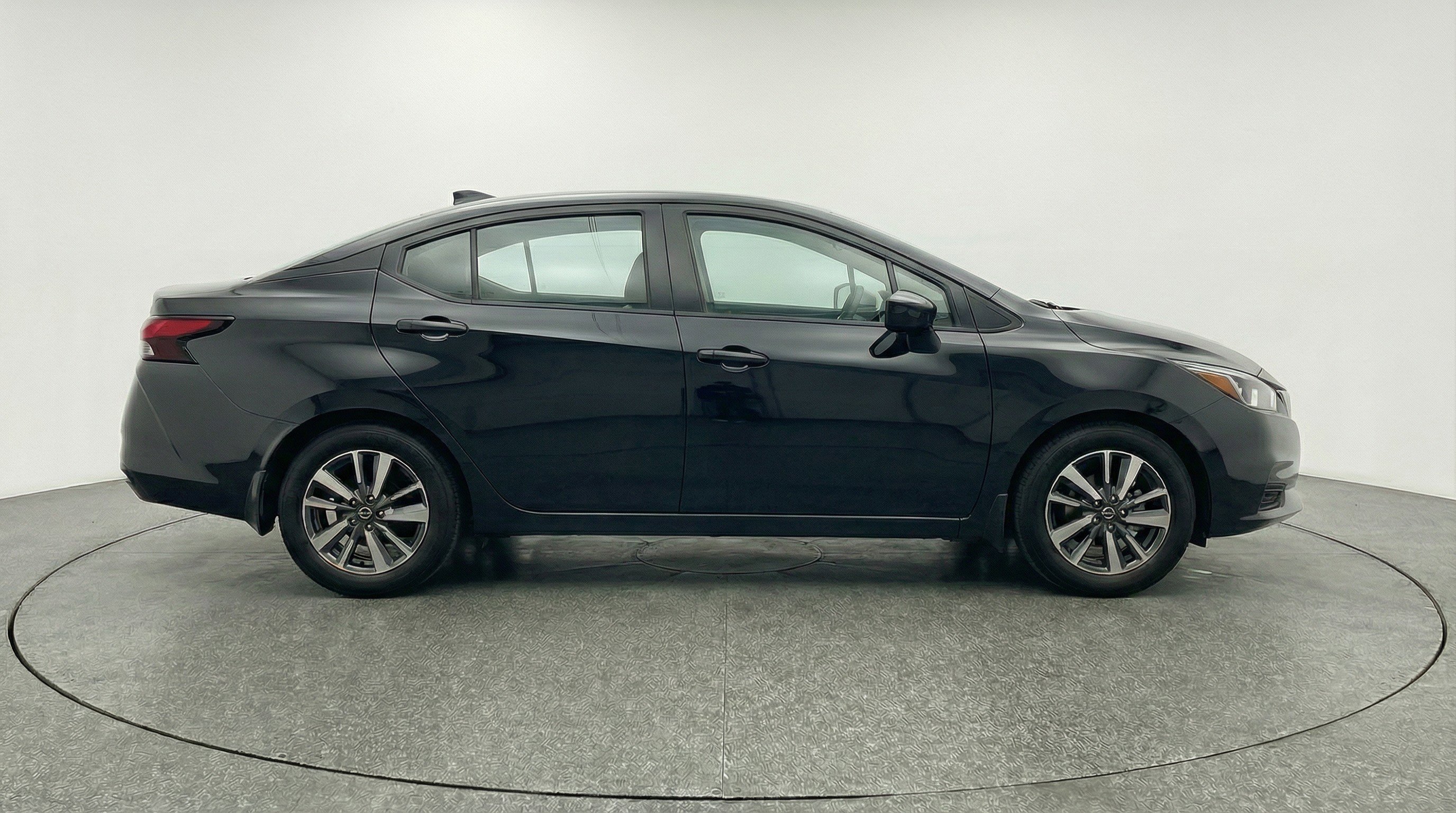 Used 2025 Nissan Versa SV image 11