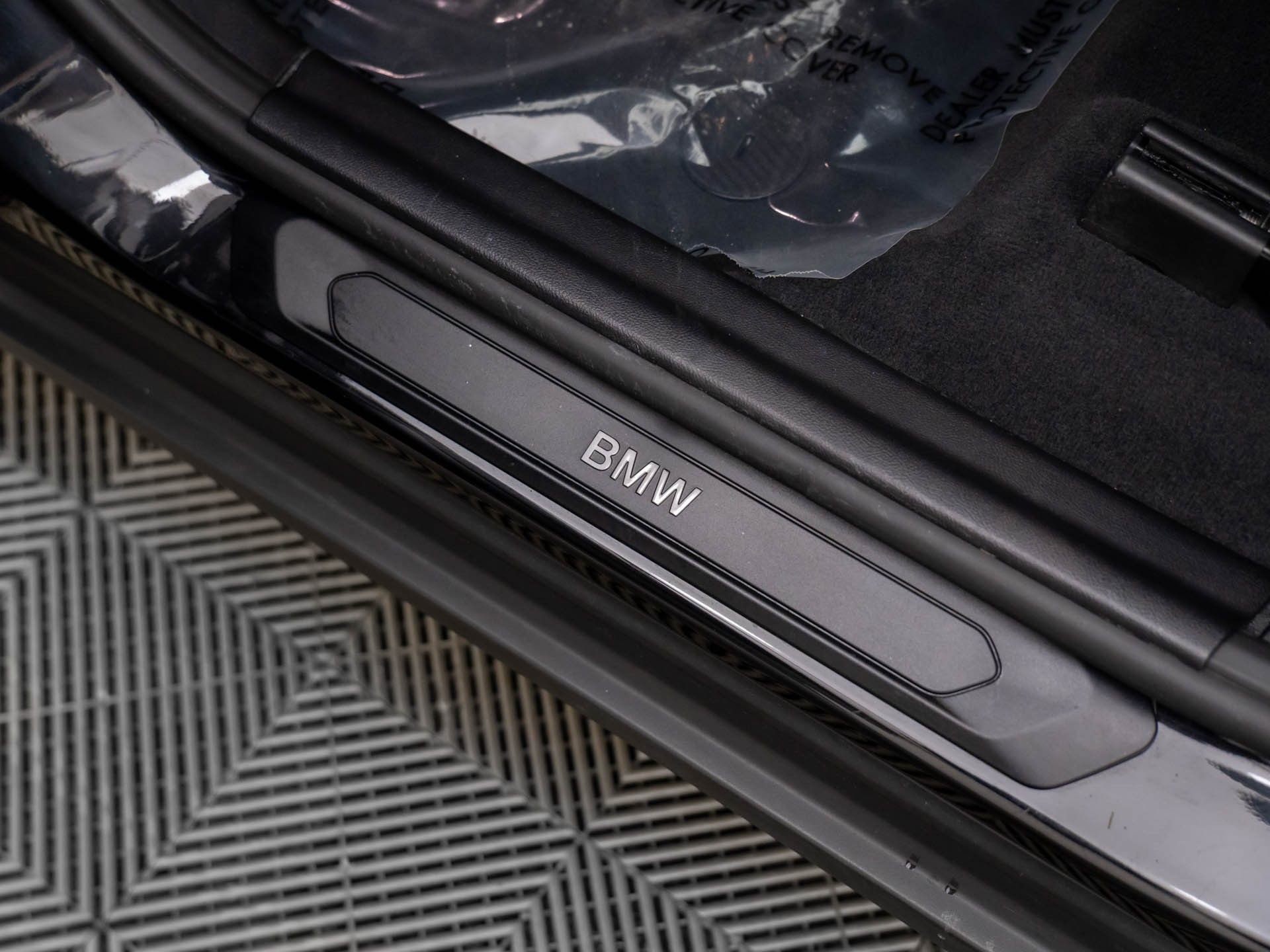 Certified 2025 BMW X4 xDrive30i image 16