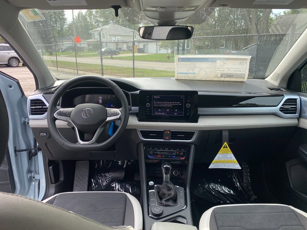 New 2025 Volkswagen Taos SE image 10