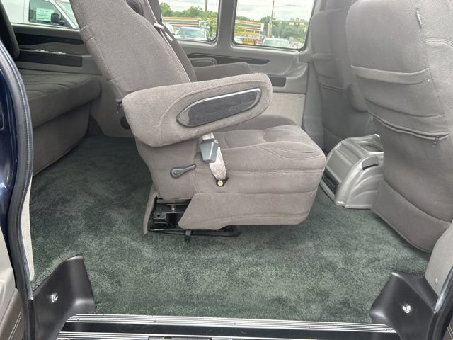 Used 2021 Chevrolet Express 2500 LS w/ Enhanced Convenience Package RWD image 17