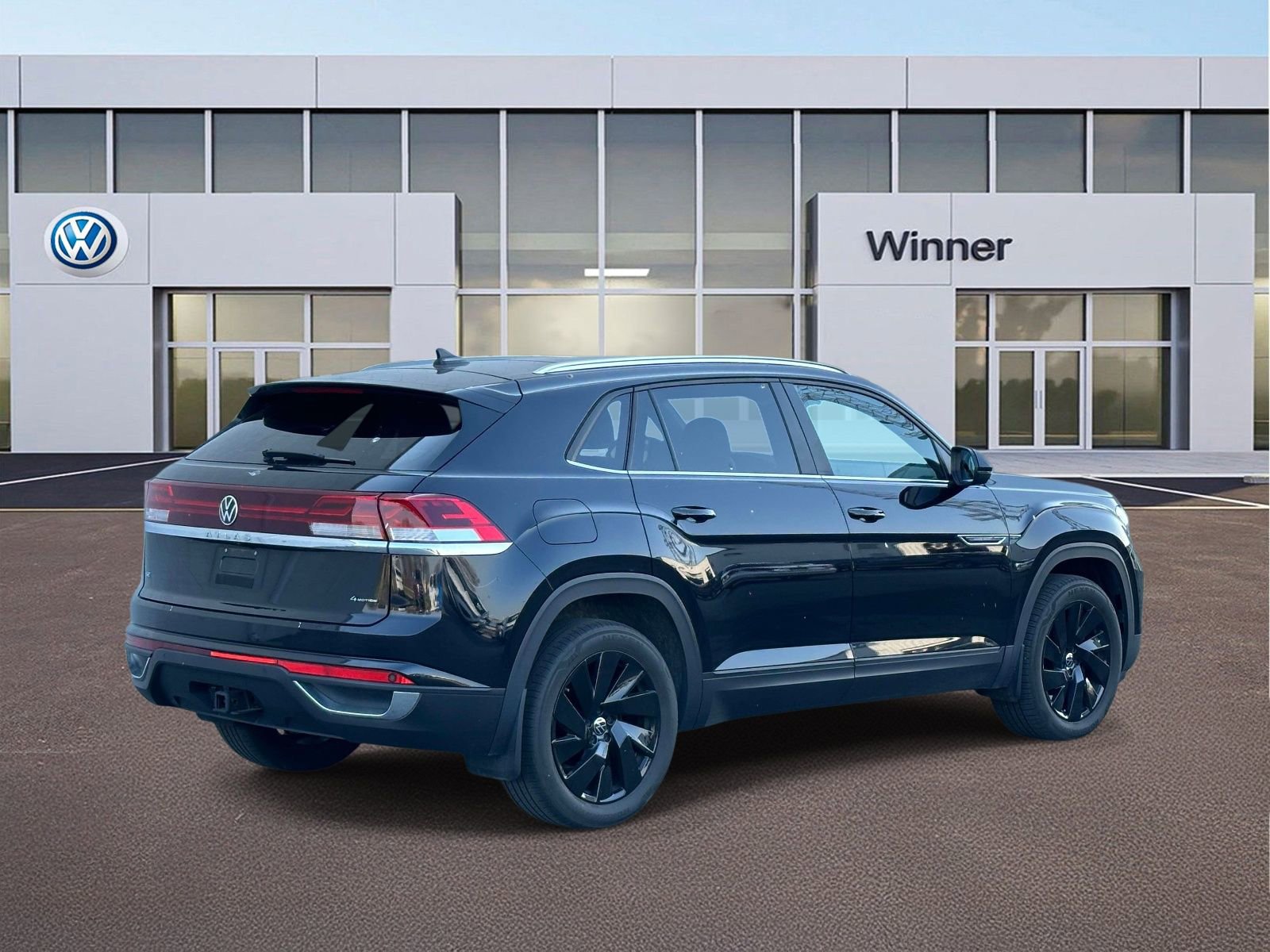 Used 2024 Volkswagen Atlas Cross Sport SE w/ Panoramic Sunroof Package image 4