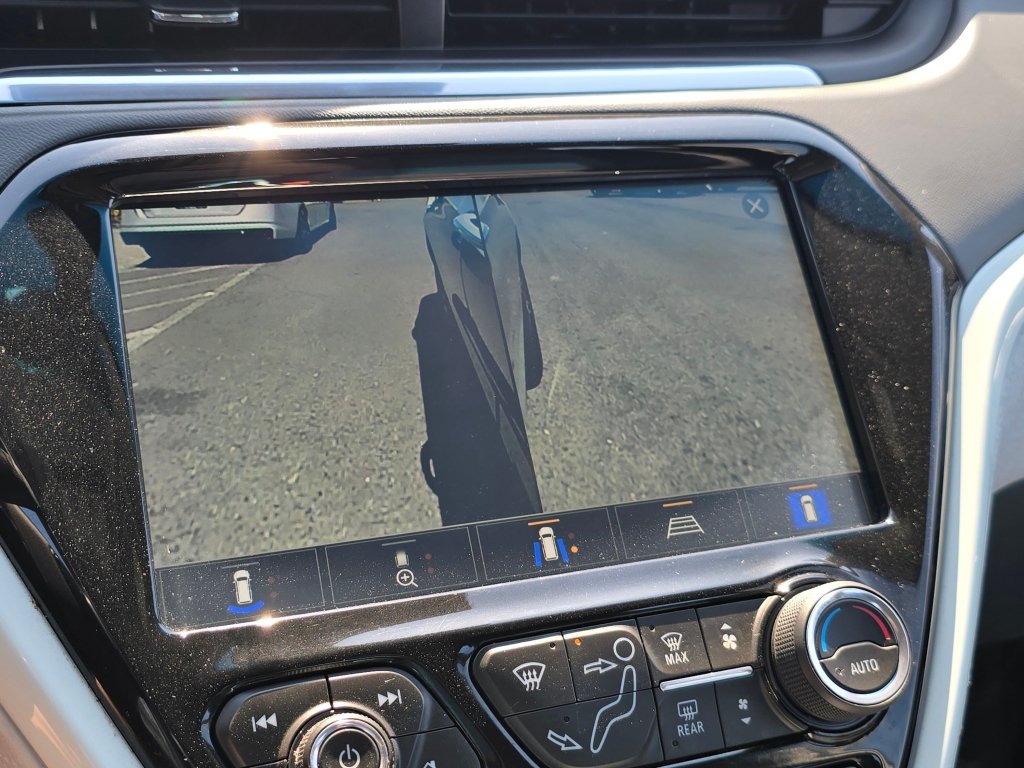 Used 2020 Chevrolet Bolt Premier w/ Infotainment Package FWD image 14