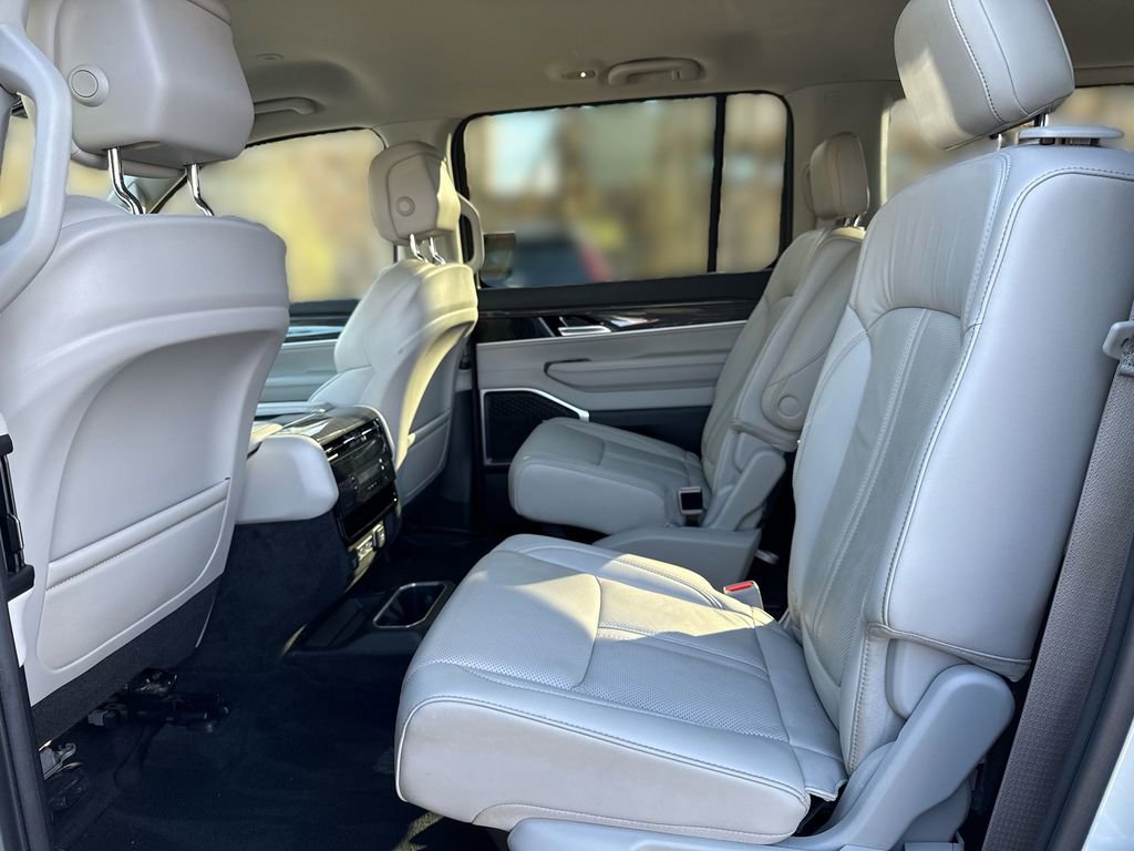 Used 2022 Jeep Wagoneer Series III w/ Flexible Seating Group image 23