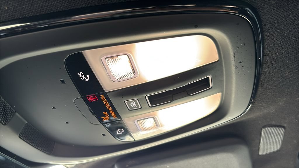 Certified 2025 Volvo XC40 B5 Plus AWD/4WD image 23