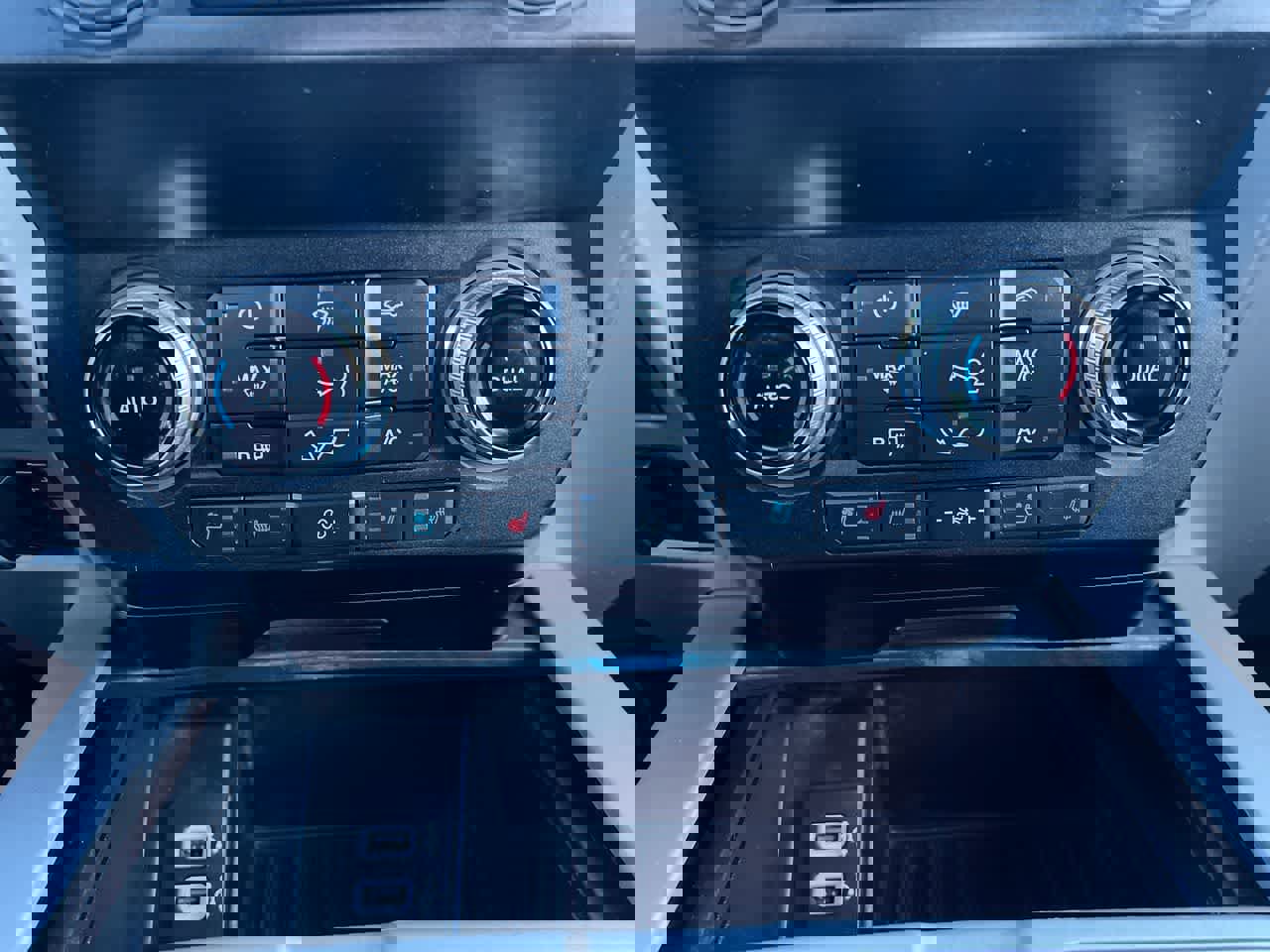 Used 2019 Ford F150 Lariat w/ Equipment Group 502A Luxury image 19