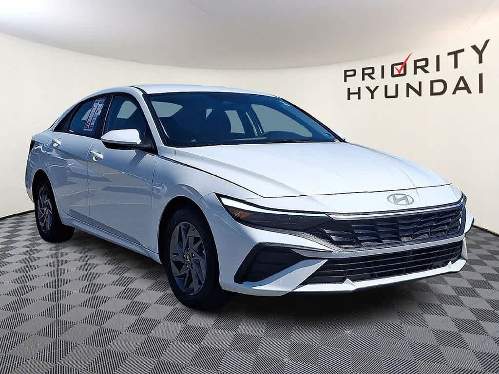 New 2026 Hyundai Elantra Hybrid FWD image 3