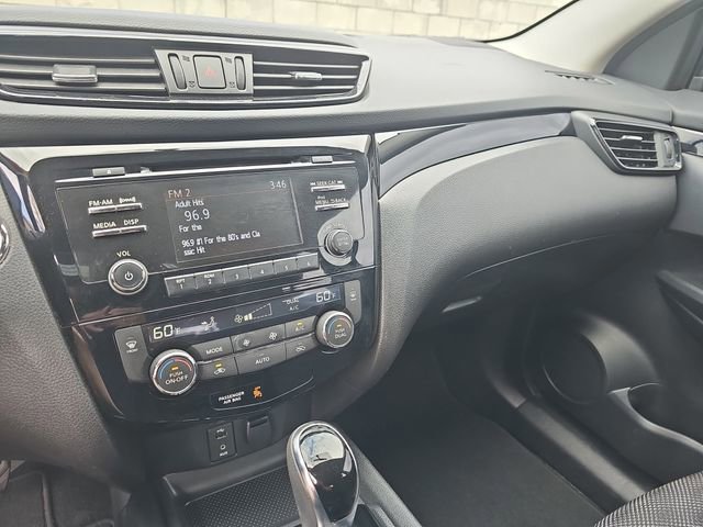 Used 2017 Nissan Rogue Sport SV image 23