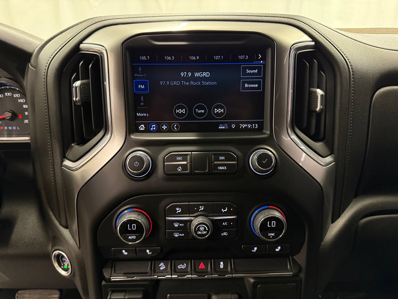 Used 2022 Chevrolet Silverado 1500 LT Trail Boss w/ Bed Protection Package AWD/4WD image 14