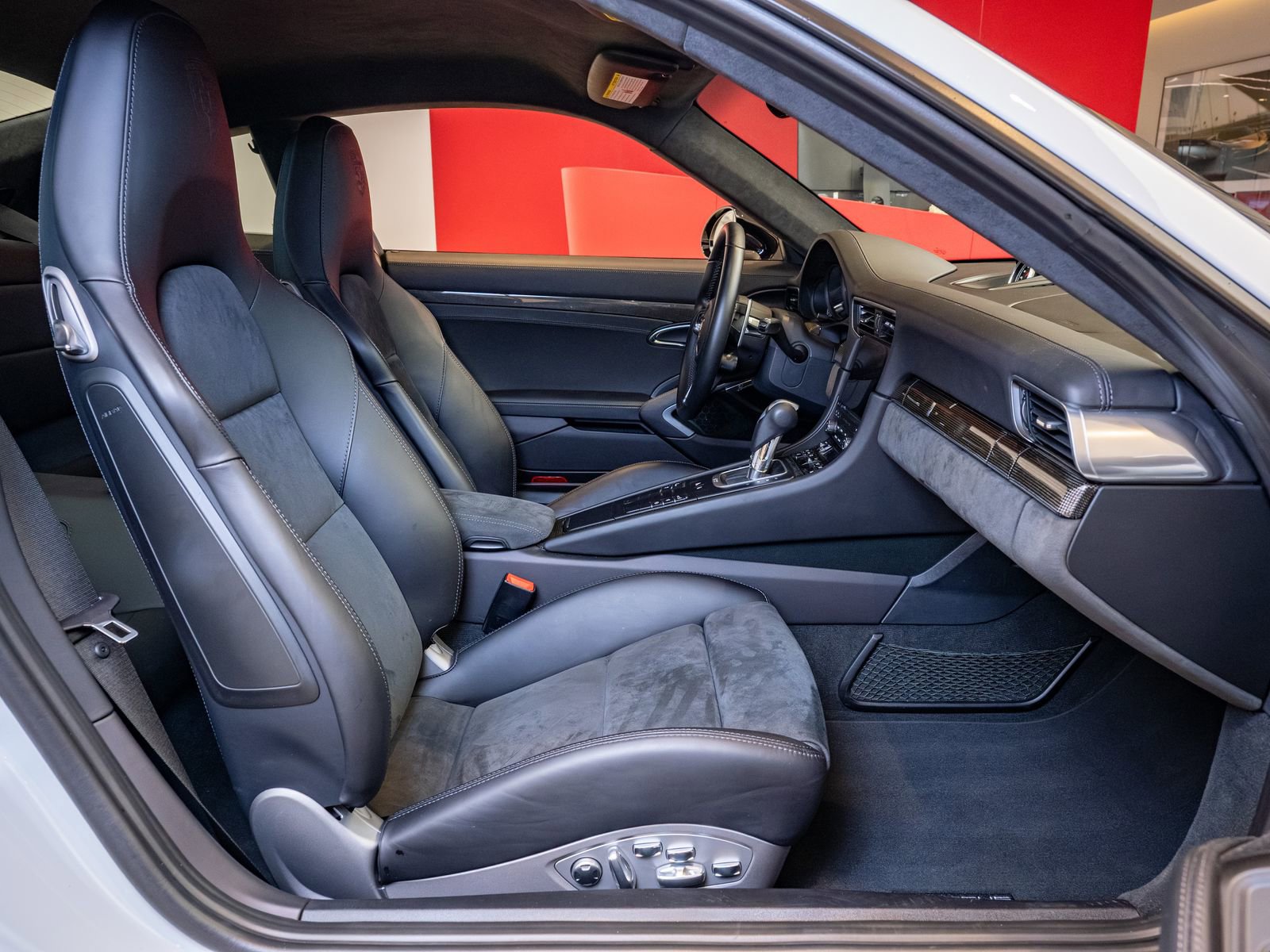 Certified 2017 Porsche 911 Turbo S image 18