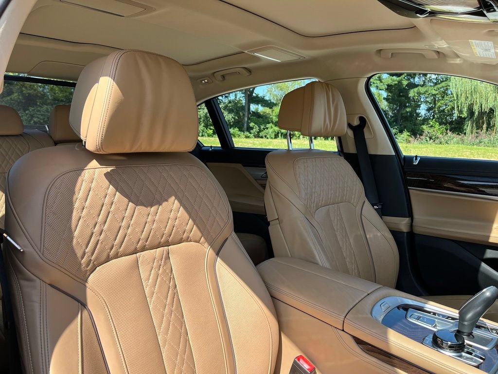 Used 2020 BMW 750i xDrive w/ Executive Package AWD/4WD image 30