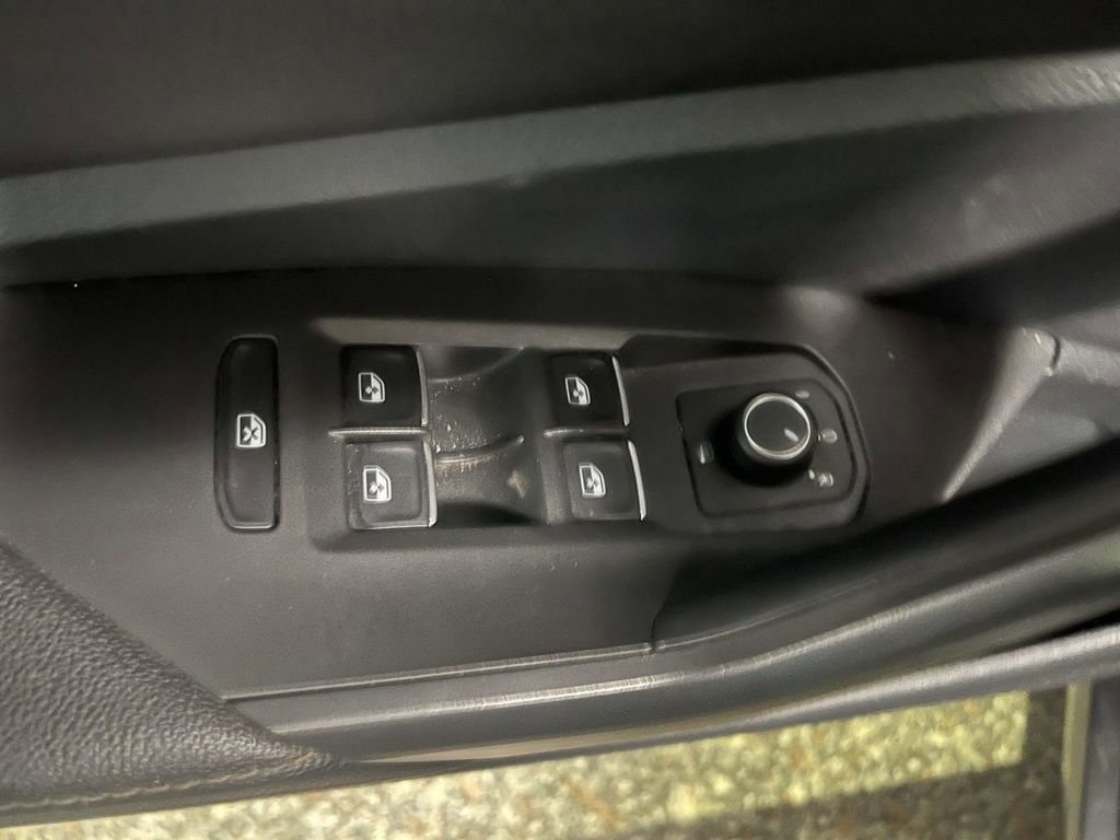 Used 2023 Volkswagen Jetta SE image 17