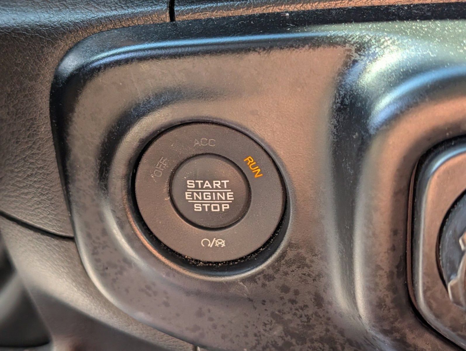 Used 2022 Jeep Wrangler Unlimited Sahara w/ Cold Weather Group AWD/4WD image 9