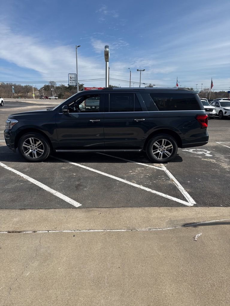 Used 2022 Ford Expedition Max Limited image 4