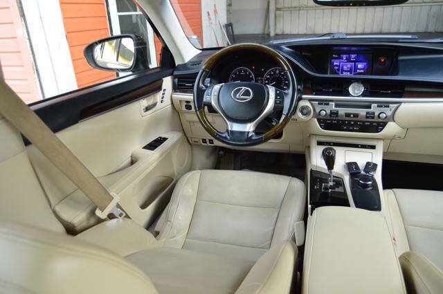 Used 2014 Lexus ES 350 w/ Premium Package FWD image 47