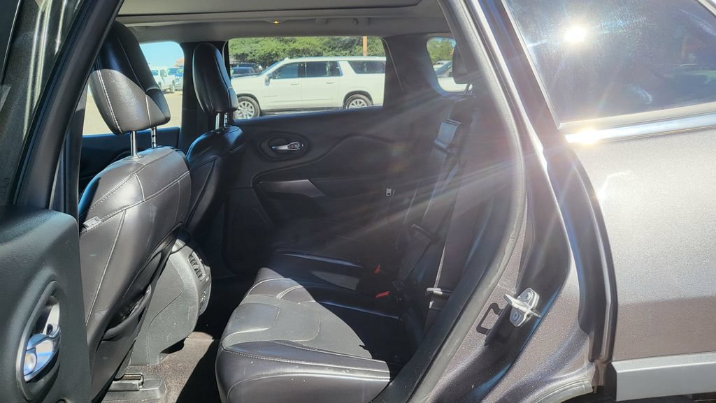 Used 2019 Jeep Cherokee Limited FWD image 25