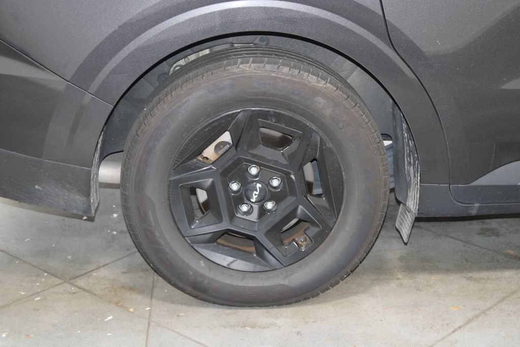 Used 2025 Kia Carnival FWD image 12