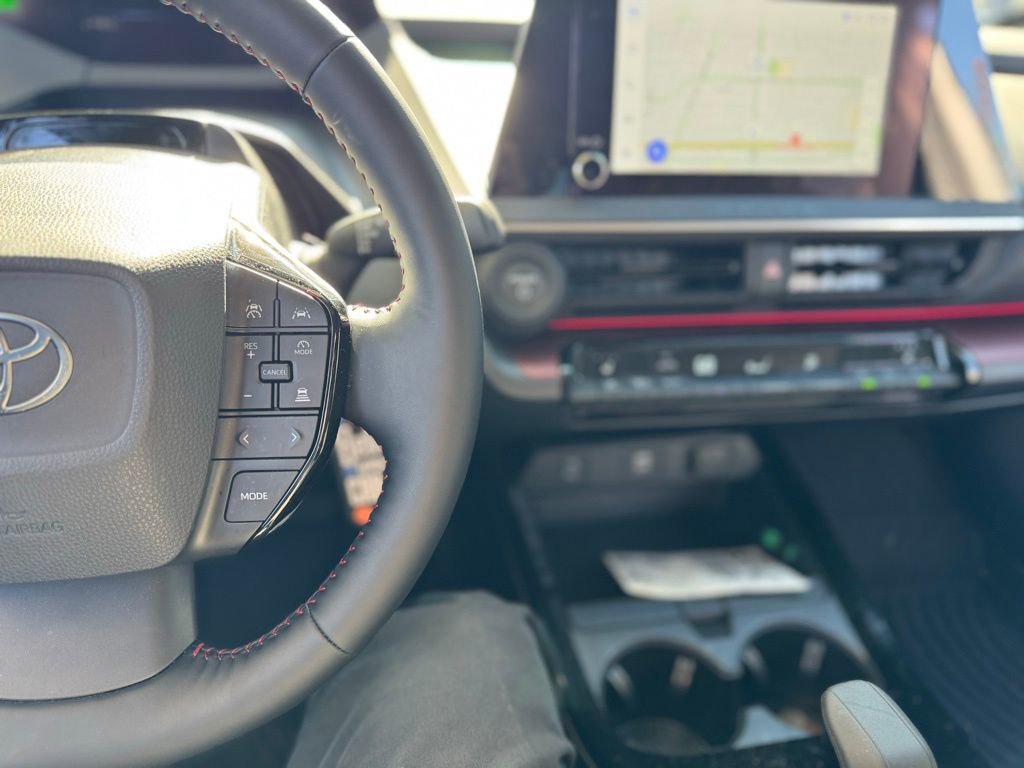 Used 2025 Toyota Prius Plug-In Hybrid image 8