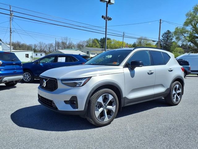 Used 2023 Volvo XC40 B5 Plus w/ Protection Package Premier AWD/4WD image 1