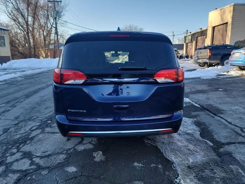 Used 2017 Chrysler Pacifica Touring-L Plus image 6