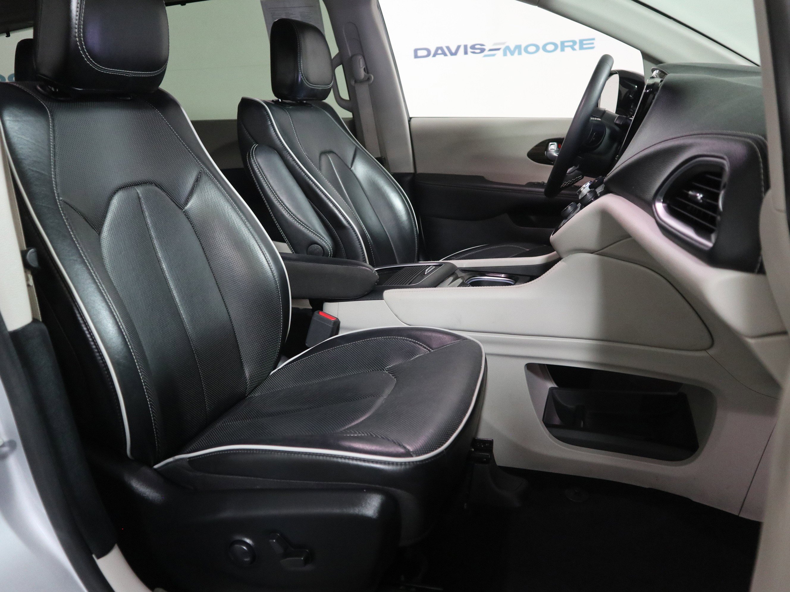 Used 2024 Chrysler Pacifica Limited image 20