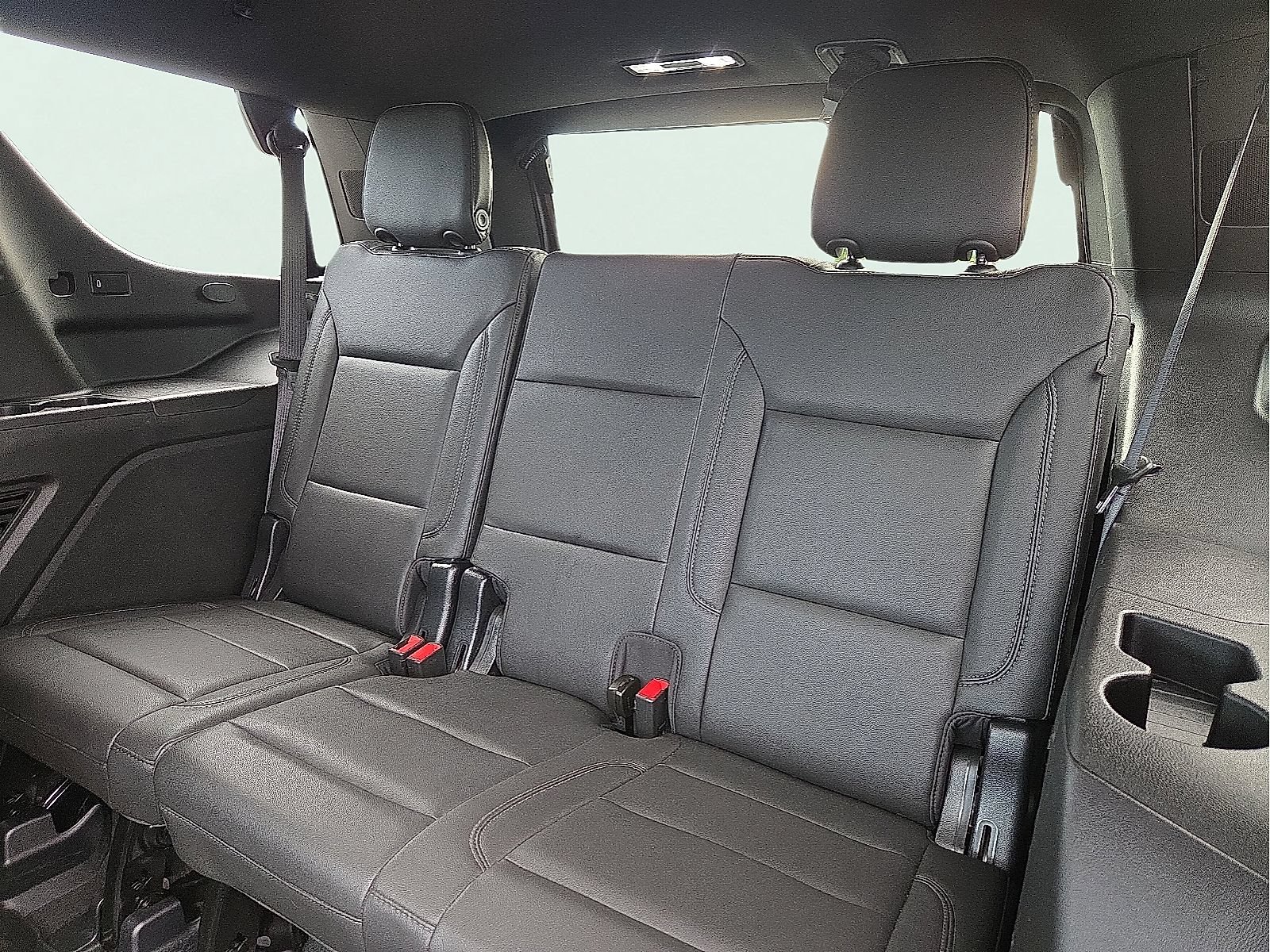 Used 2023 Chevrolet Tahoe Z71 w/ Luxury Package AWD/4WD image 11