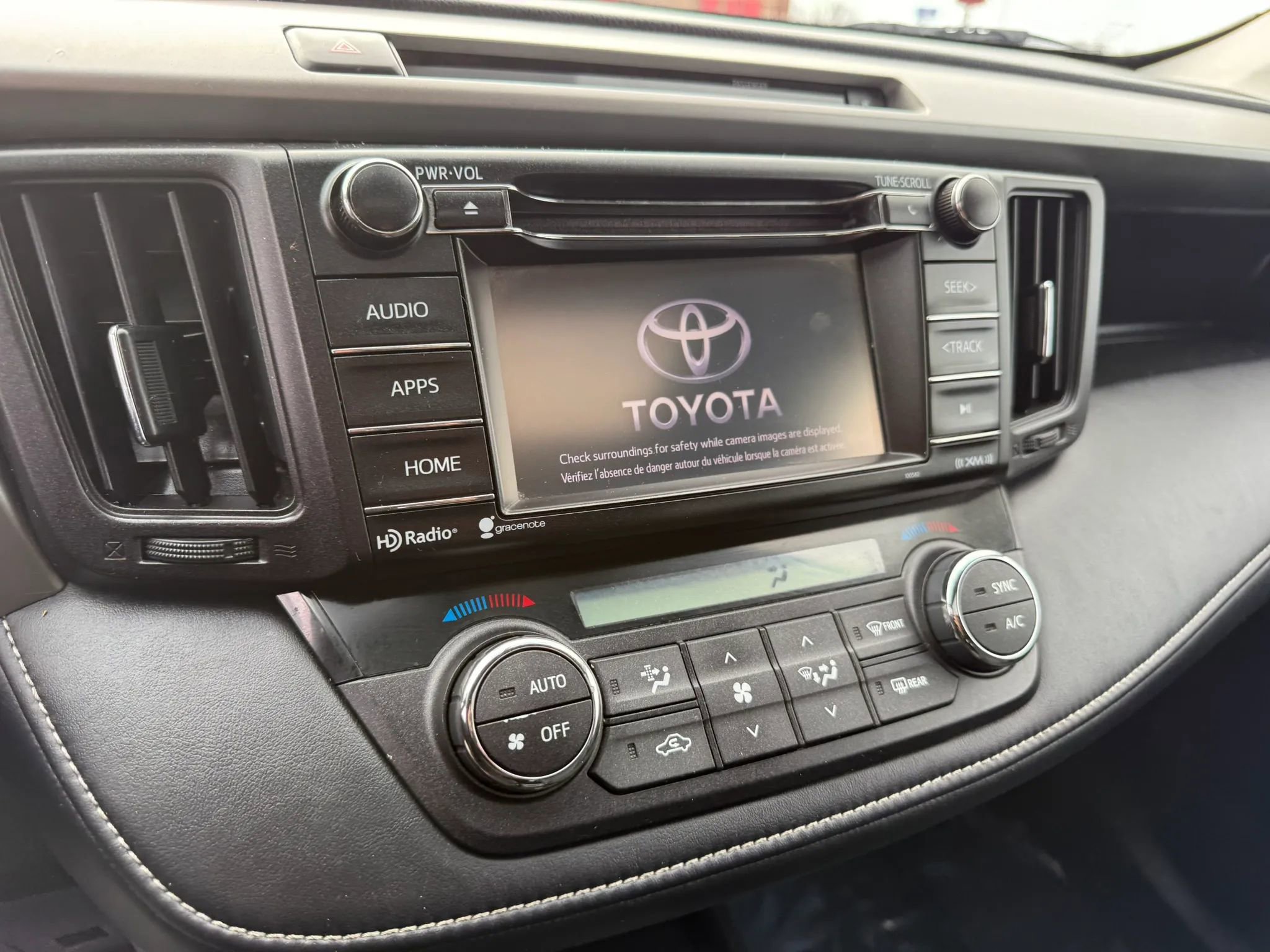 Used 2016 Toyota RAV4 XLE AWD/4WD image 18