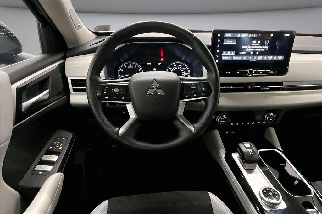 Used 2025 Mitsubishi Outlander SE AWD/4WD image 8