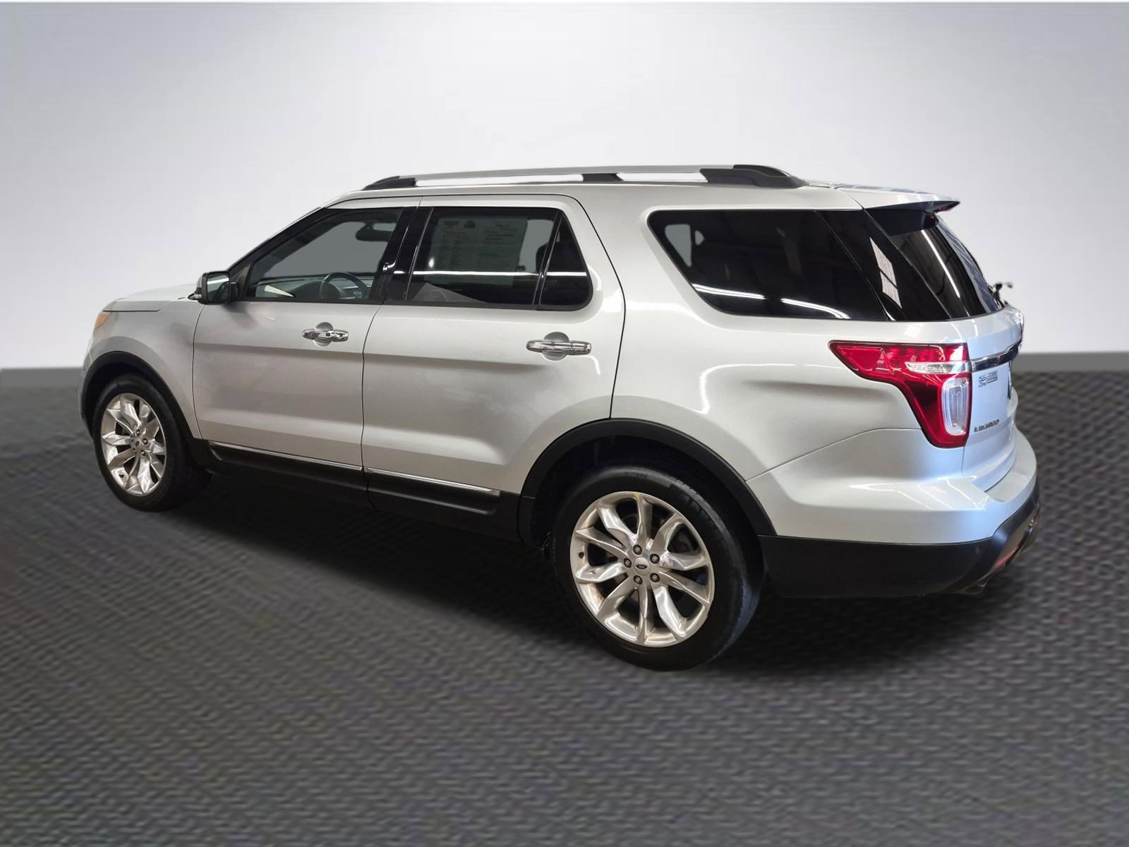Used 2015 Ford Explorer Limited w/ Equipment Group 301A FWD image 5