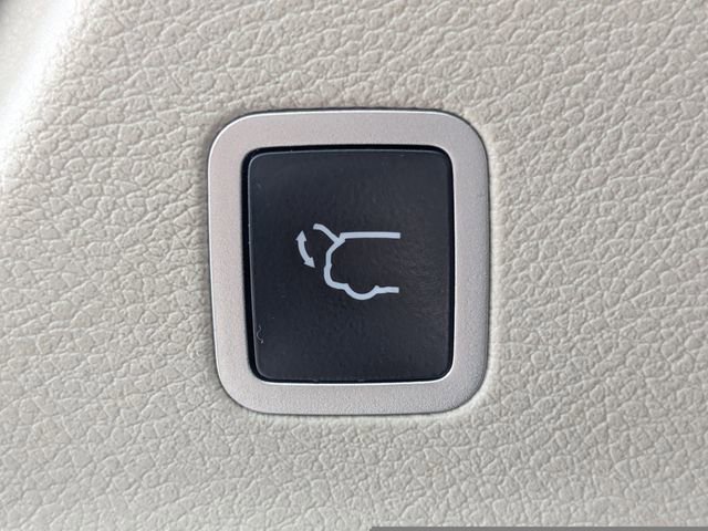 Used 2023 Chrysler Pacifica Touring-L image 11