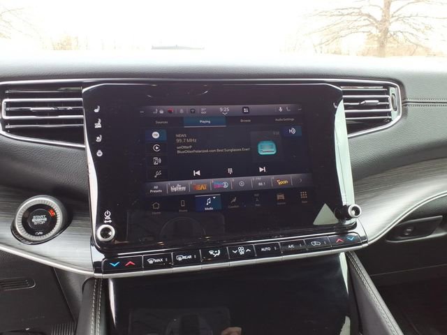 Used 2024 Jeep Wagoneer Series II w/ Flexible Seating Group image 12