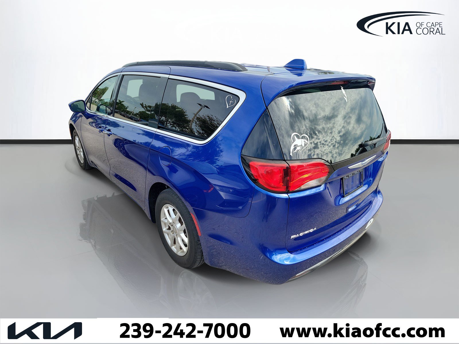 Used 2020 Chrysler Pacifica Touring FWD image 4