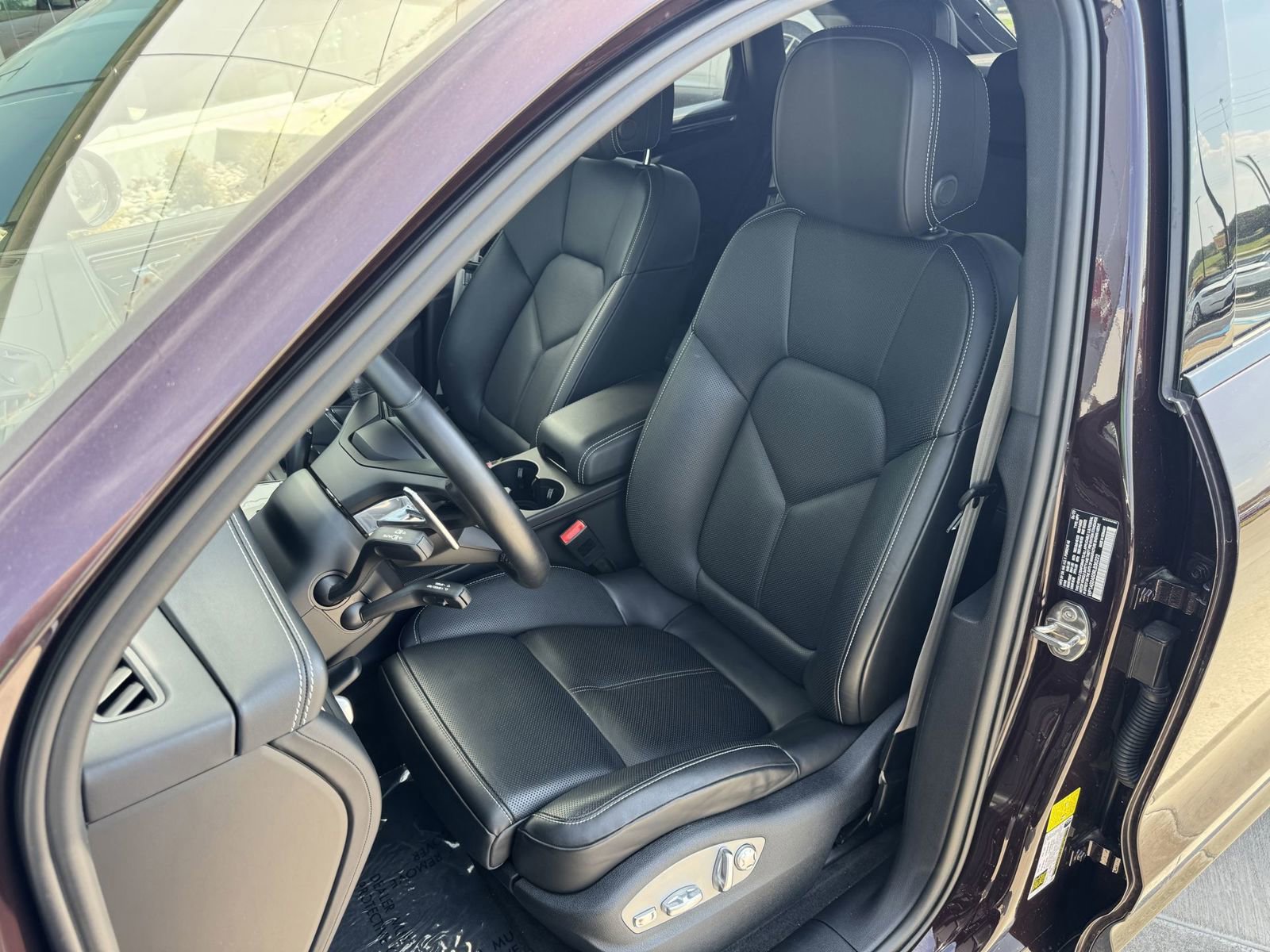 Certified 2024 Porsche Macan S image 5