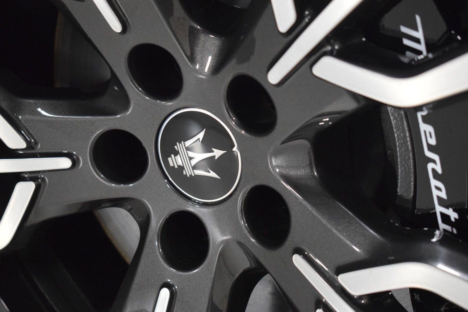 Used 2023 Maserati Grecale Modena AWD/4WD image 19