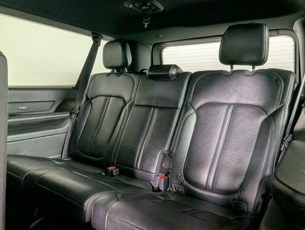 Used 2024 Jeep Wagoneer L Series II RWD image 26