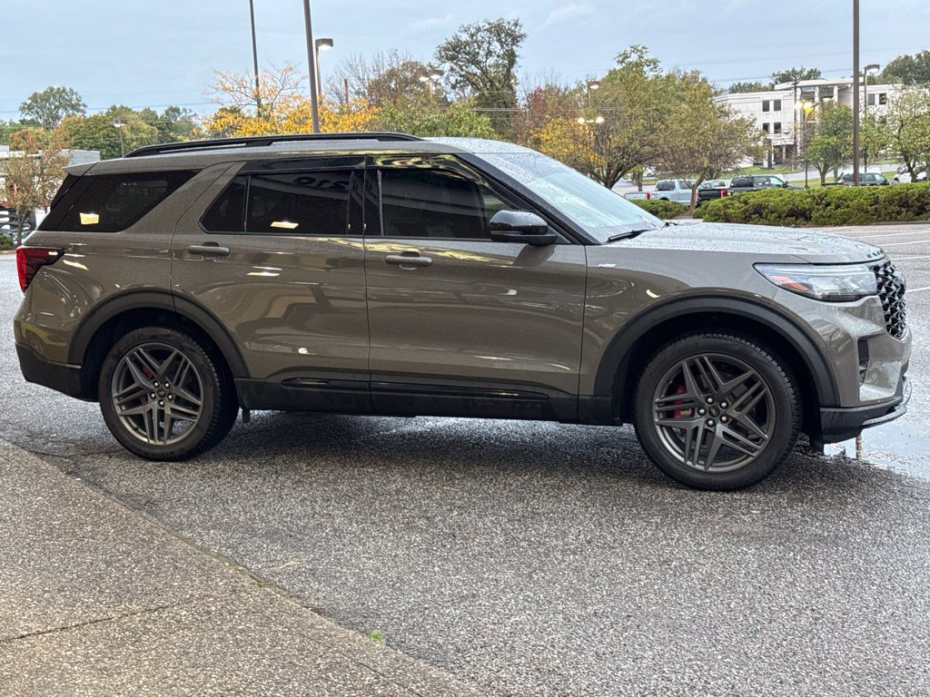 Used 2026 Ford Explorer ST-Line w/ ST-Line Street Pack AWD/4WD image 14