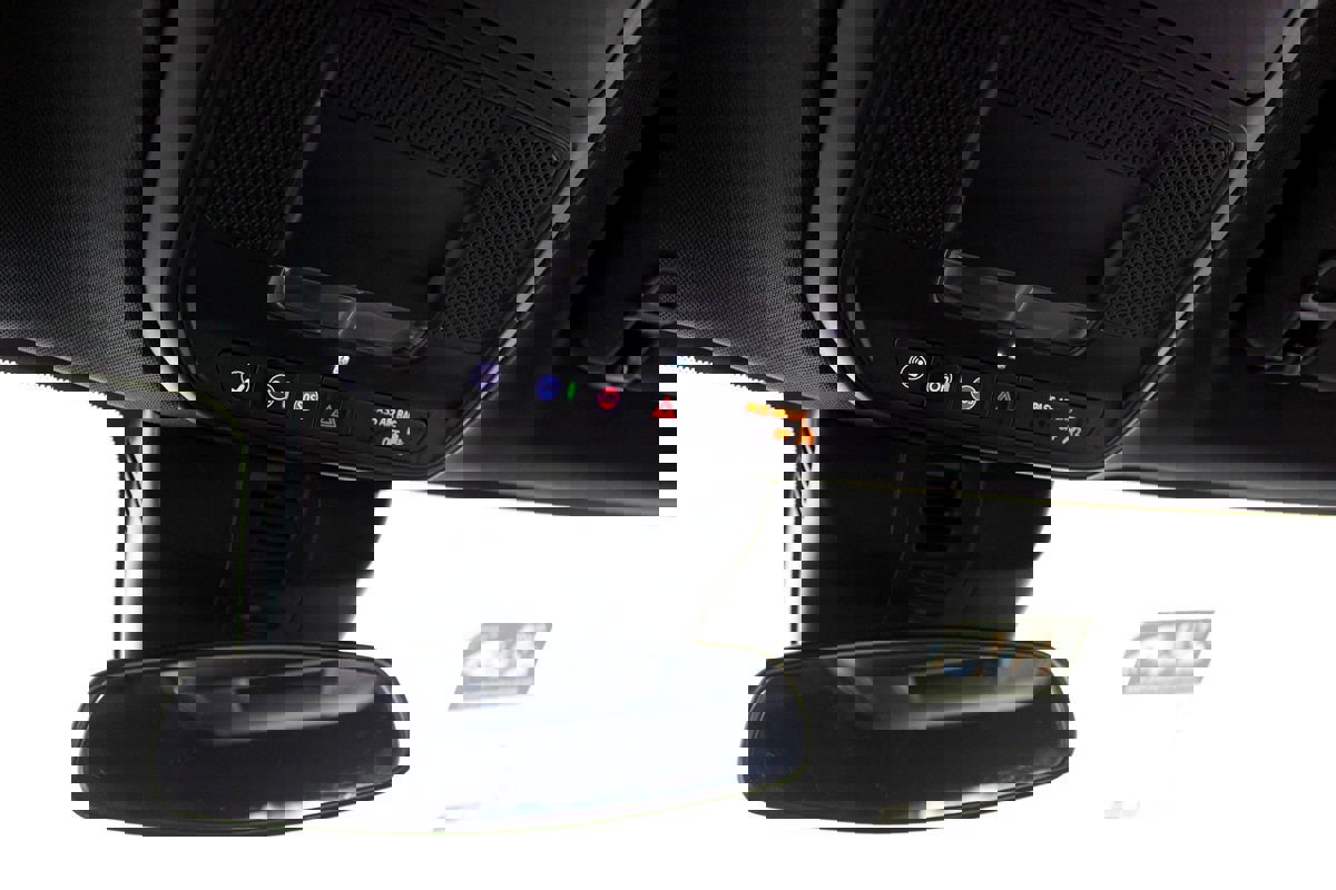 Used 2025 GMC Acadia Elevation image 31