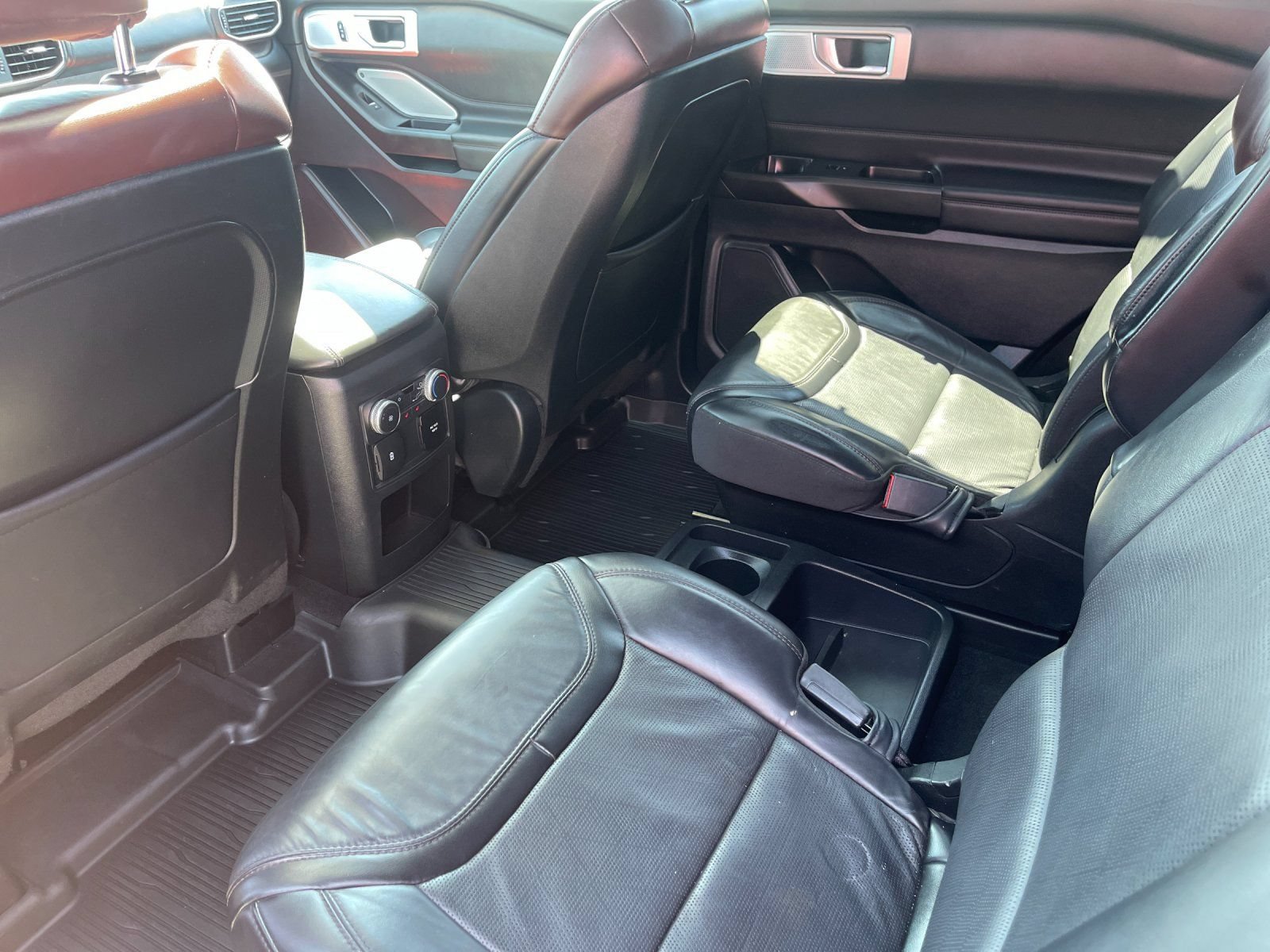 Used 2020 Ford Explorer Platinum w/ Premium Technology Package AWD/4WD image 13